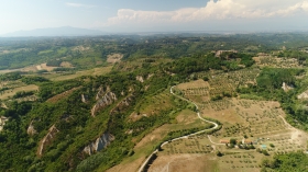 LIVING IN TUSCANY... EXPERIENCES & LOCAL MARKET - Podere della Collina